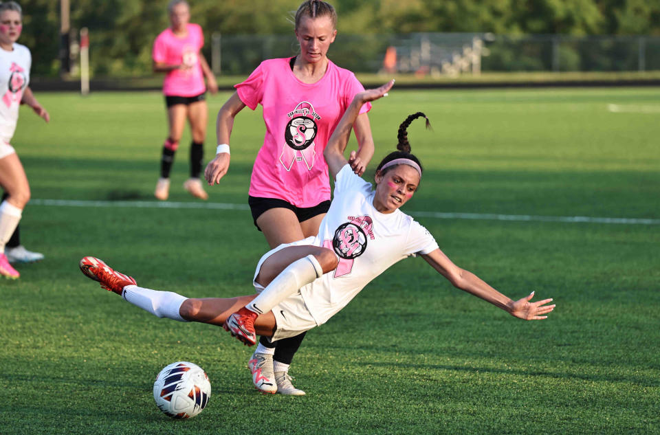 Elizabeth Woelfel (4) and the Seton Saints hope to defend their Division I state championship.