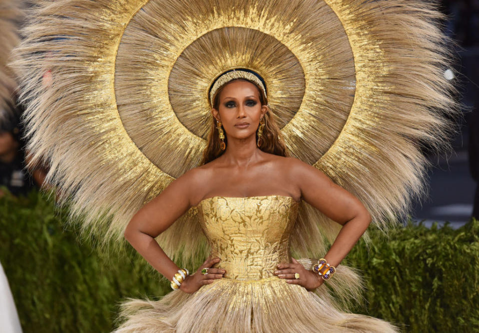 I mean, where to even begin? While the supermodel's halo-esque gold feathered headpiece designed by Harris Reed with collaboration from Dolce & Gabbana may fit the gala's 2018 Heavenly Bodies theme more aptly, I'll give her a pass because she just looks so damn good!