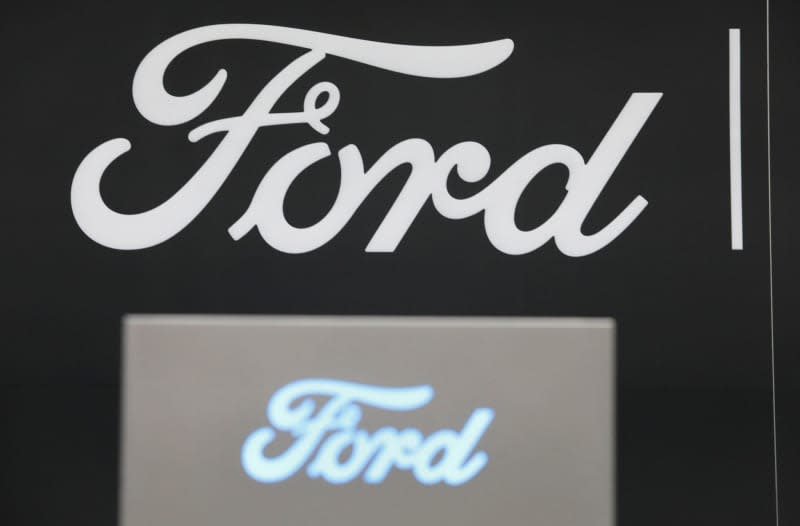 The logo of the manufacturer Ford at the "Automobile Barcelona" 2021. The Ford Motor Co said on 04 April that it would not launch its new three-row electric vehicles in 2025 but would offer the models in 2027 in order for the electric car market to develop more. Clara Margais/dpa