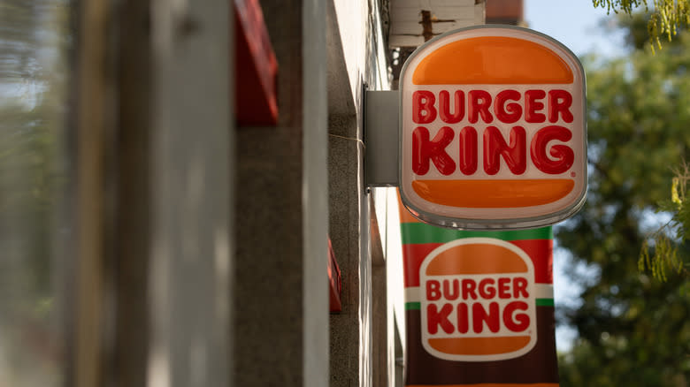 burger king exterior sign