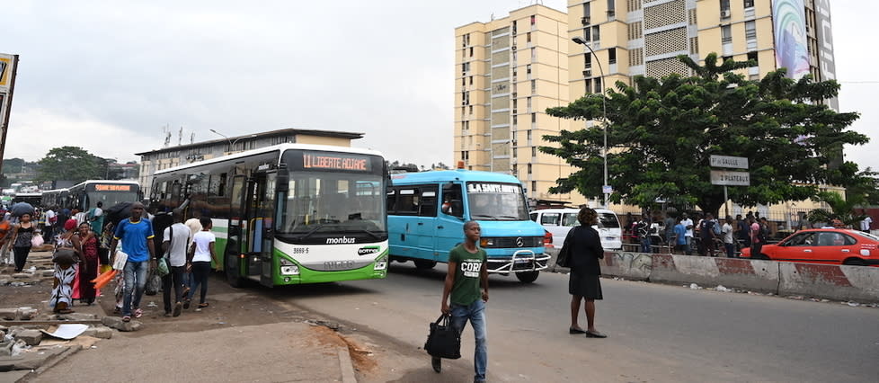 Abidjan, en accord avec la France, va flécher cette somme en priorité vers le développement de secteurs clés comme l'emploi des jeunes, l'agriculture, le transport, etc.
