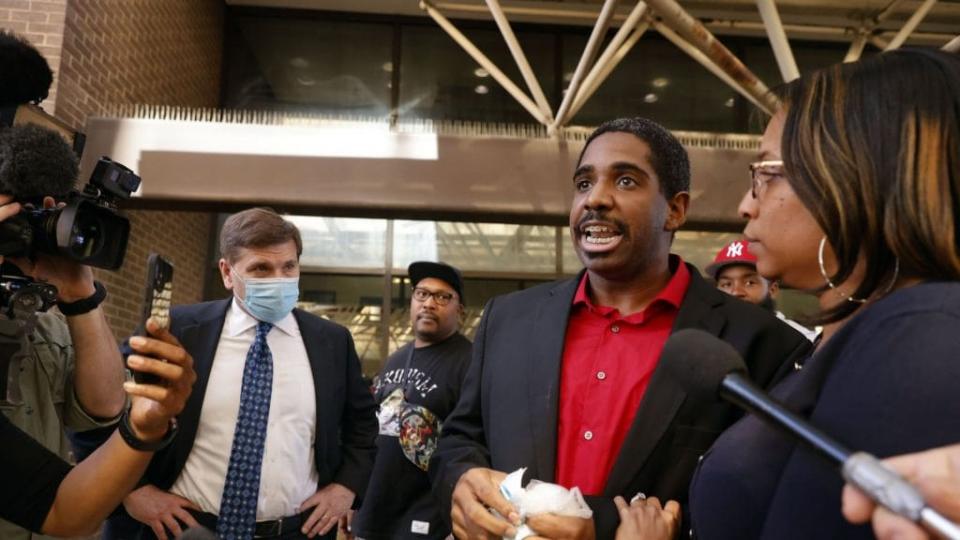 With his wife, Eboni Samuel Riser, by his side, former Dallas police officer Bryan Riser leaves the Dallas County jail after his release Wednesday. Defense attorney Toby Shook (in mask) is at left. (Tom Fox / Dallas News)