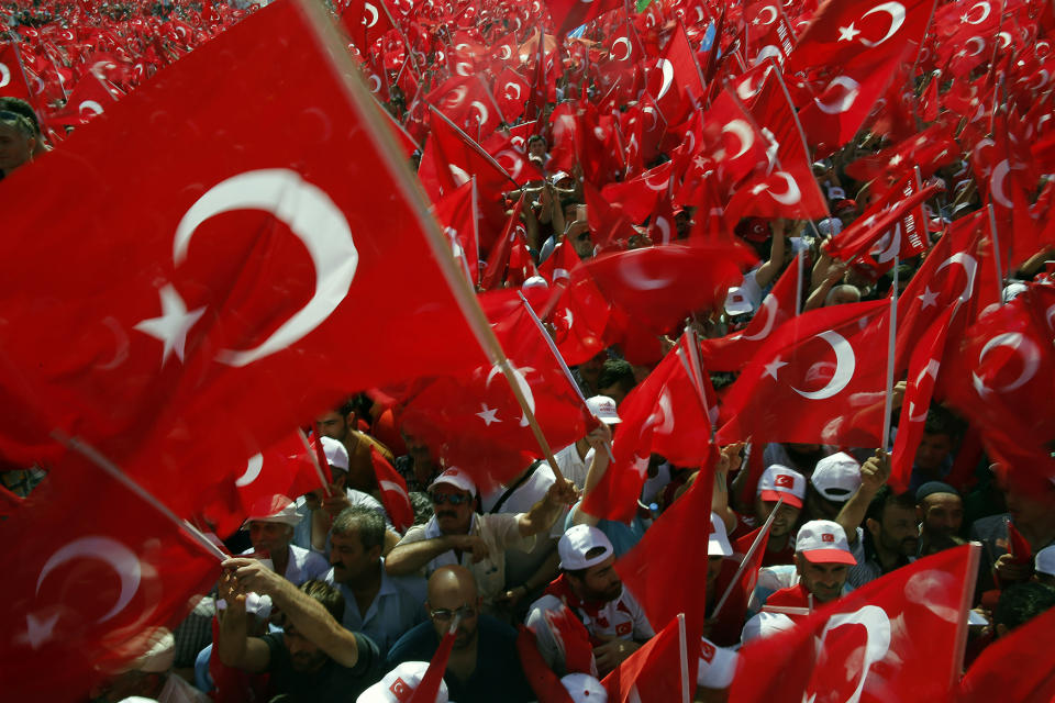 Istanbul flag waving