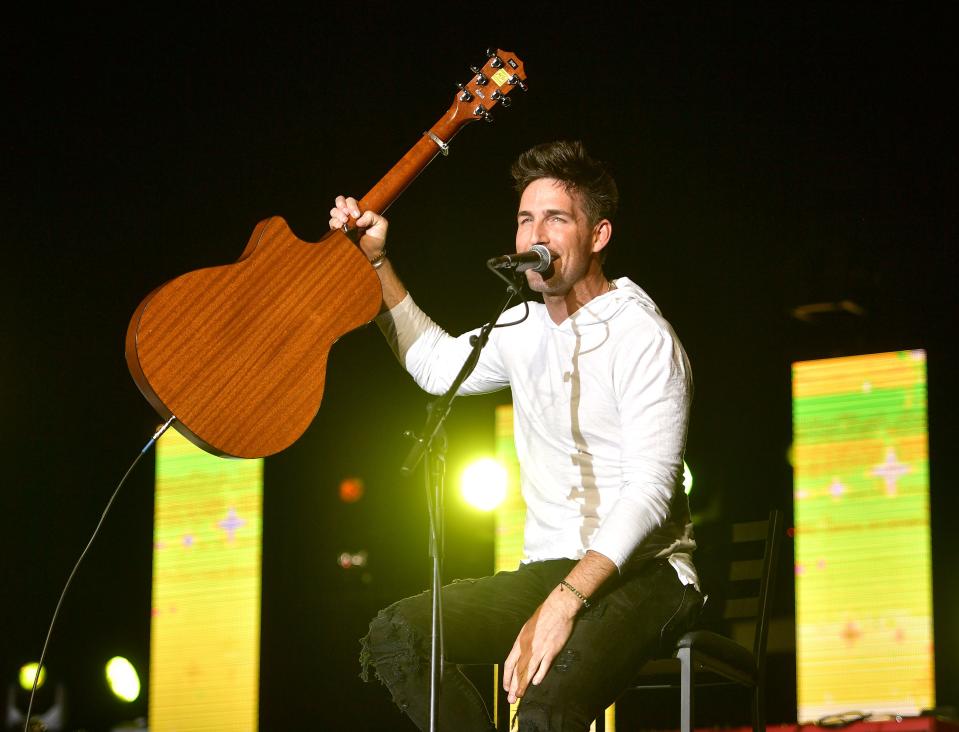 Jake Owen performs onstage at ACM: Stories, Songs & Stars: A Songwriter's Event Benefiting ACM Lifting Lives on April 05, 2019 in Las Vegas, Nevada.