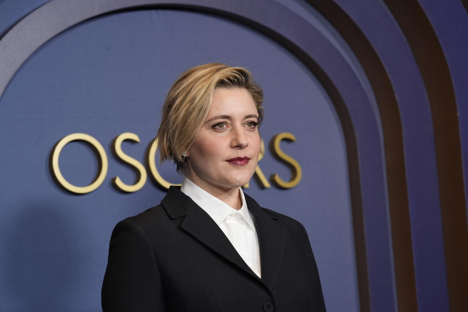 Greta Gerwig llega a los Premios de los Gobernadores el martes 9 de enero de 2024, en el Dolby Ballroom en Los Ángeles. (Foto AP/Chris Pizzello)