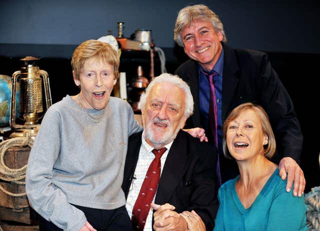 Cribbins with The Railway Children cast