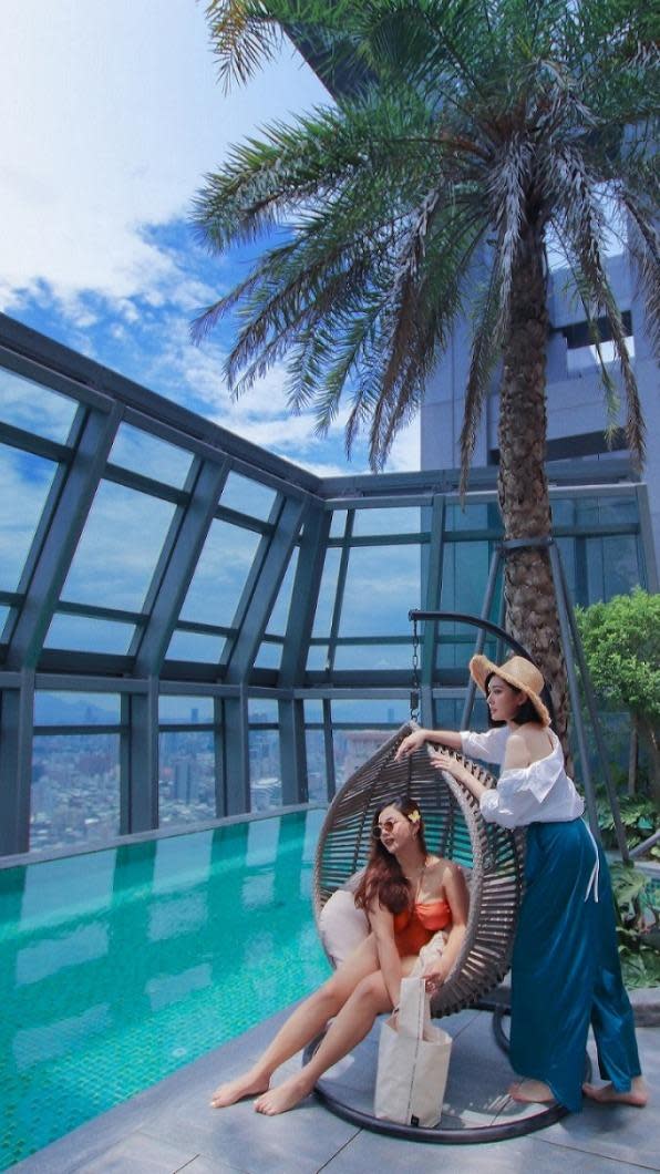 板橋凱撒大飯店與台灣奢華泳裝品牌HÁI swimwear合作。（圖／板橋凱撒提供）