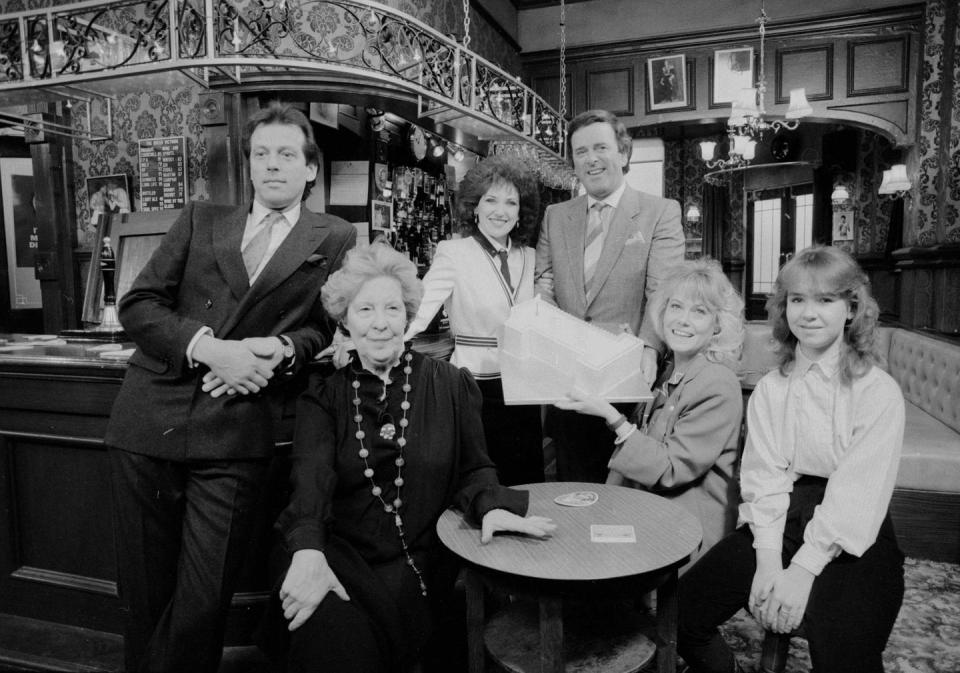 Eastenders Cast At Fictional Queen Vic - 1986