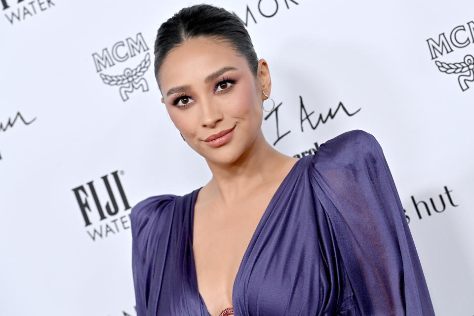 BEVERLY HILLS, CALIFORNIA - APRIL 10: Shay Mitchell attends The Daily Front Row's 6th Annual Fashion Los Angeles Awards at Beverly Wilshire, A Four Seasons Hotel on April 10, 2022 in Beverly Hills, California. (Photo by Axelle/Bauer-Griffin/FilmMagic)