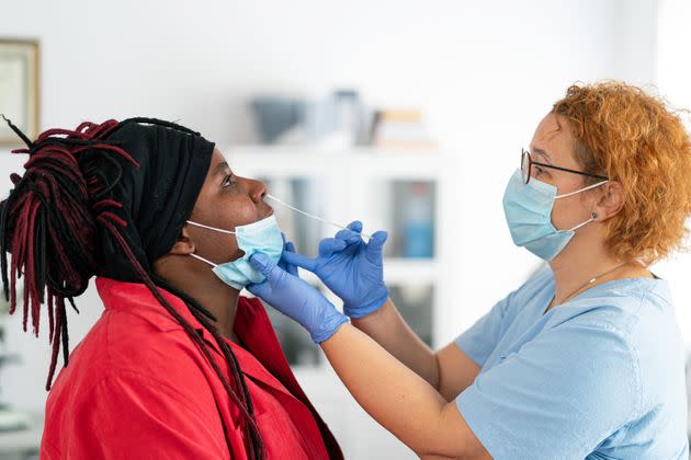 Les tests de dépistage du Covid ne sont plus gratuits pour les adultes non-vaccinés à partir de ce vendredi 15 octobre. (Photo: valentinrussanov via Getty Images)