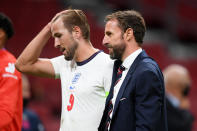 COPENHAGEN, DENMARK - SEPTEMBER 08: Harry Kane of England and Gareth Southgate, Manager of England speak following the UEFA Nations League group stage match between Denmark and England at Parken Stadium on September 08, 2020 in Copenhagen, Denmark. (Photo by Michael Regan/Getty Images)