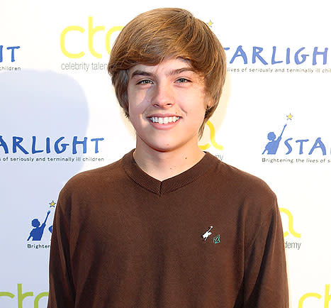 Dylan Sprouse Nude Photos: Disney Star Admits Photos Are Real Via Twitter,  Tumblr