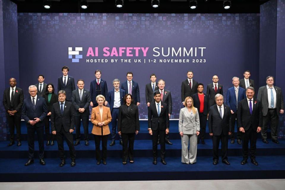 Sam Altman asistió a una cumbre con líderes mundiales donde se abordaron los riesgos y beneficios de la inteligencia artificial. (BBC)