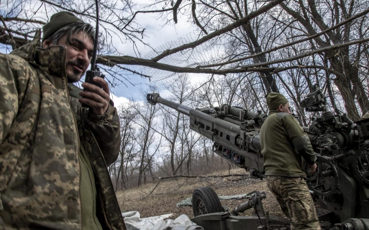 A Ukrainian commander coordinates an attack in Bakhmut - Anadolu