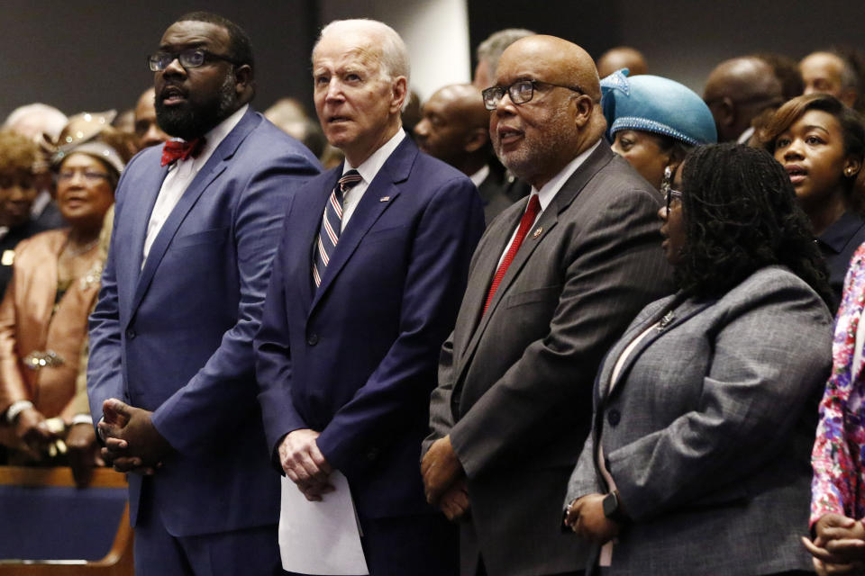 Democratic presidential candidate and former Vice President Joe Biden, center and U.S. Rep. Bennie Thompson, D-Miss., right, join Trey Baker, with the Biden campaign left, in singing during services at New Hope Baptist Church, Sunday, March 8, 2020, in Jackson, Miss. (AP Photo/Rogelio V. Solis)
