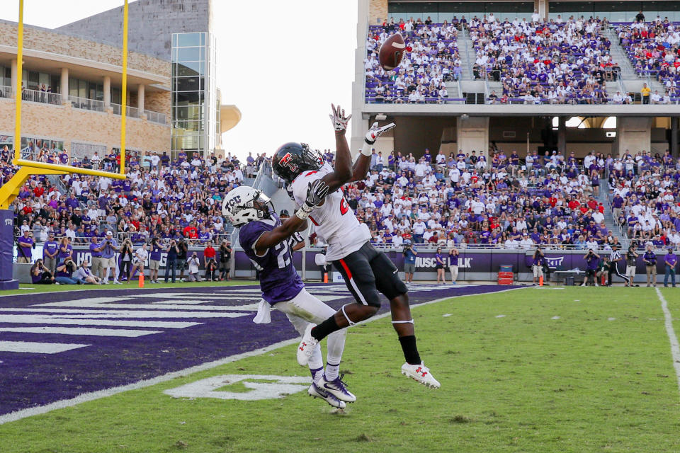 FORT WORTH, TX – OCTOBER 29: Texas Tech Red Raiders defensive back Douglas Coleman (25) intercepts a pass intended for TCU Horned Frogs wide receiver KaVontae Turpin (25) during the NCAA Big-12 football game between the Texas Tech Red Raiders and the TCU Horned Frogs on October 29, 2016, at Amon G. Carter Stadium in Fort Worth, TX. Texas Tech defeats TCU 27-24 in overtime. (Photo by Andrew Dieb/Icon Sportswire)