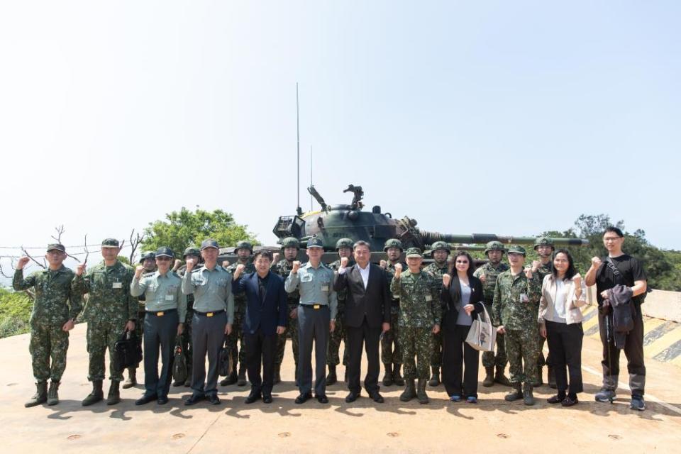 立法院外交及國防委員會考察陸軍坑子口訓練場。（軍聞社記者周力行攝）