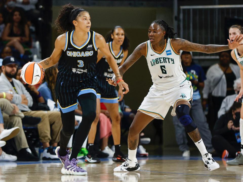 Natasha Howard (right) looks to contain Chicago Sky superstar Candace Parker.