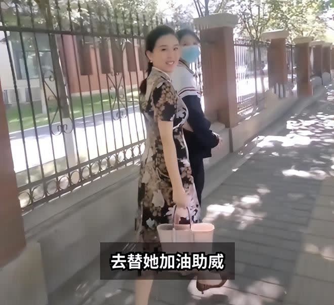 姊姊這一身正裝原來是想完成媽媽的遺願。（圖／翻攝自九派新聞）