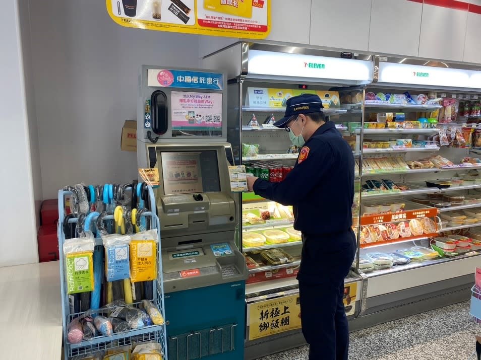 永和警加強巡視轄內ATM。（記者徐煜勝翻攝）