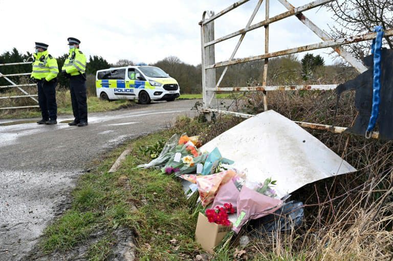 Fleurs et messages de condoléances pour Sarah Everard près d'Ashford (sud-est de l'Angleterre)le 12 mars - Glyn KIRK © 2019 AFP