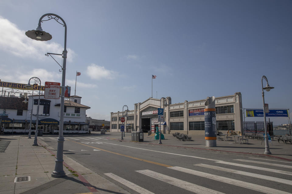 El Fisherman's Wharf (Muelle de los Pescadores) de San Francisco (Estados Unidos), una de las zonas más turísticas de la ciudad, vacío el 12 de abril. (Foto: Li Jianguo / Xinhua / Getty Images).