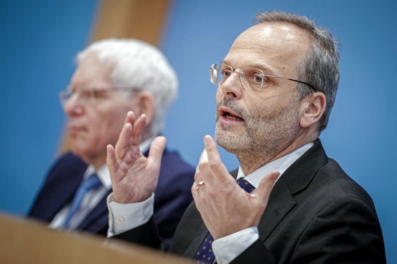 Josef Schuster (L), President of the Central Council of Jews in Germany, and Felix Klein, Government Commissioner for Jewish Life in Germany and the Fight against Anti-Semitism, give a press conference on anti-Semitism in Germany after October 7, 2023 at the Federal Press Conference Center. Kay Nietfeld/dpa