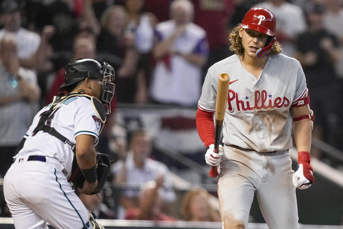 Phillies' bats go cold in crunch time in Game 5 loss