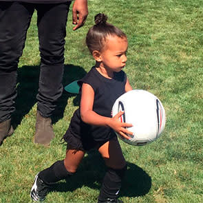 Nori West, una futbolista muy estilosa, o el día en que Kim Kardashian se convirtió en una ‘soccer mom’