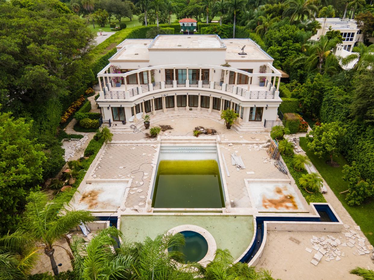 Aerials show Ivanka Trump And Jared Kushner's new $24 million Miami Beach mega mansion which looks to be in need of some TLC (SplashNews.com)