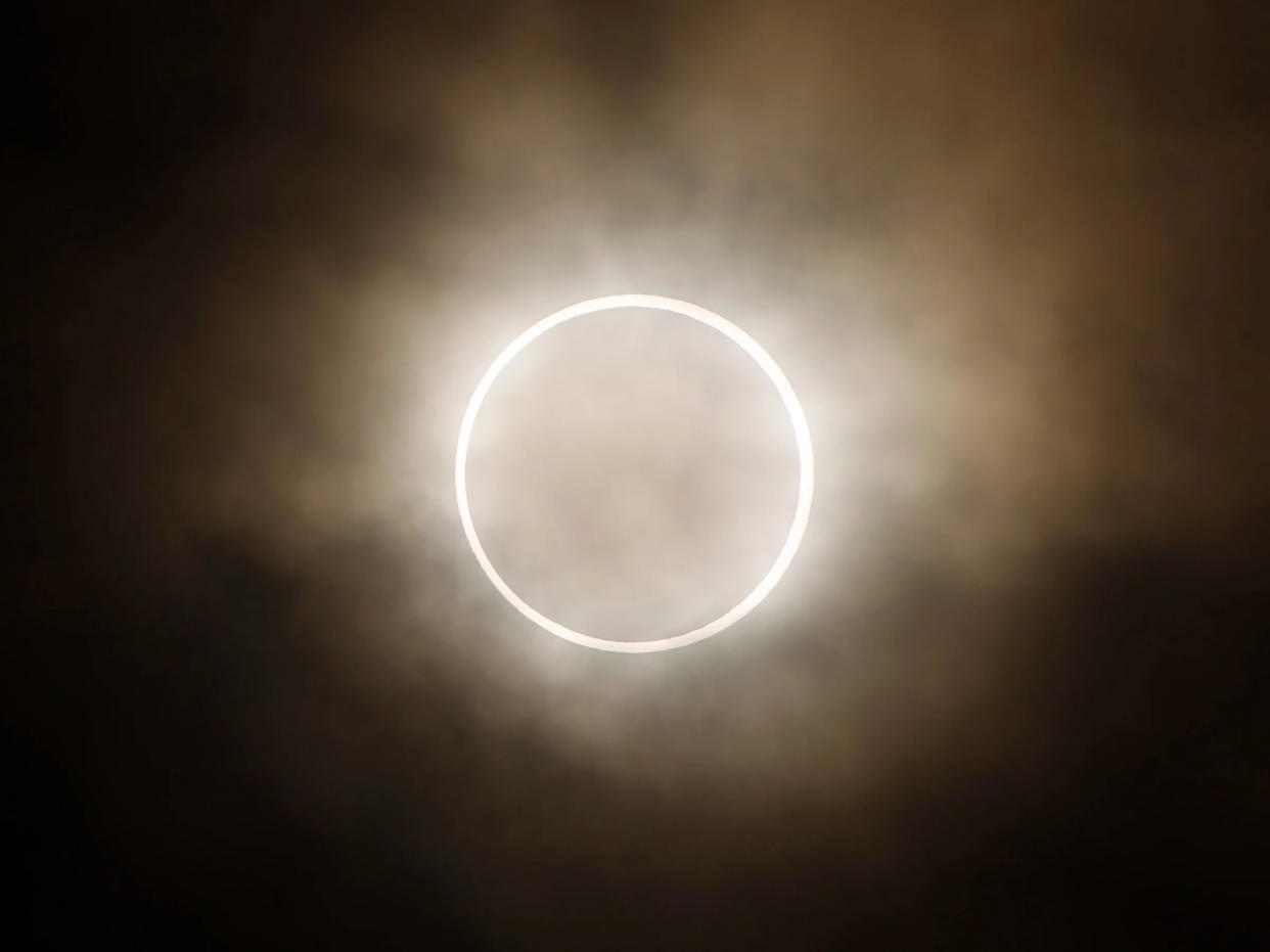 Un eclipse solar anular observado en Yokohama, Japón, el 21 de mayo de 2012. (Shuji Kajiyama/AP)
