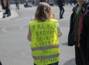 Tout juste le temps de digérer le Nouvel An que les gilets jaunes repartent à l’assaut du pavé. En nombre : le 5 janvier 2019, plus de 60 000 manifestants retrouvent le chemin de la contestation. Une contestation qui fait par ailleurs des émules : Allemagne, Belgique, Grande-Bretagne, Égypte. Au début de l’année, la fièvre jaune s’est emparée de pas moins de 16 pays.