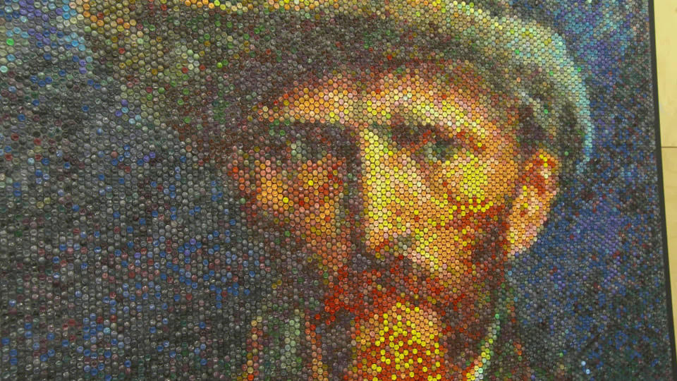 A portrait of Vincent Van Gogh by bubble wrap artist Bradley Hart. / Credit: CBS News