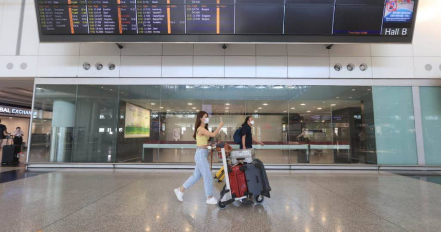 香港政務司司長陳國基表示，0＋3入境防疫政策是最洽當的安排。圖為香港國際機場接機大堂。（圖／中新社資料照）