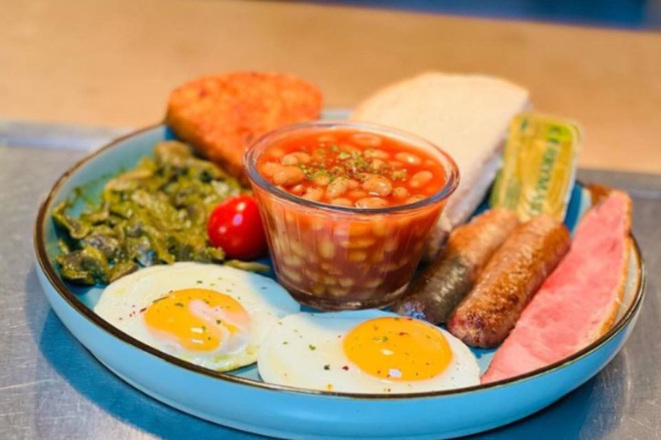 The Baristas Classic English Breakfast (£7.50) with fried eggs, sausages, turkey bacon, hash brown, roasted tomato, mushroom, bean and toast should fill you up before you go off traipsing around the city. (Photo: Barista Lounge)