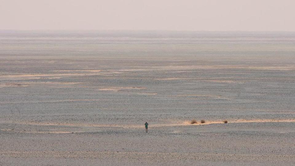 Cook corriendo en el desierto del Sáhara.