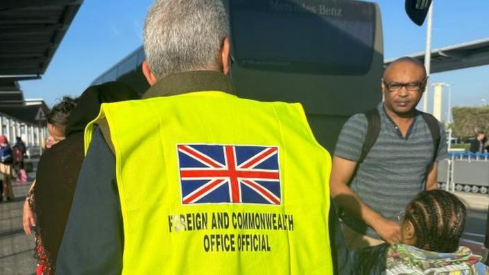 Allgemeine Ansicht, erste britische Staatsangehörige, die aus Zypern zurück nach Großbritannien reisen