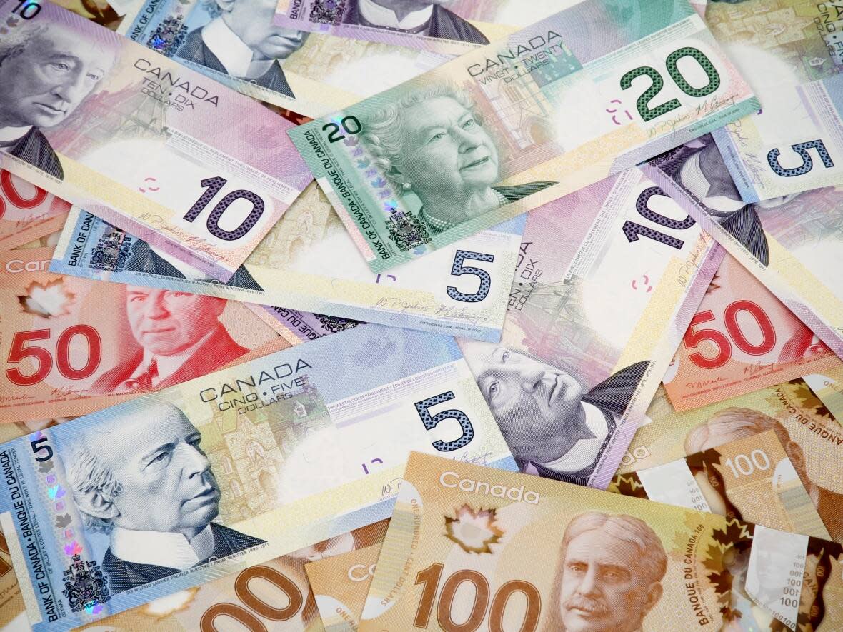 Employers across Canada are increasingly offering financial incentives, such as signing bonuses, to attract workers amid an ongoing labour shortage.  (epridnia - stock.adobe.com - image credit)