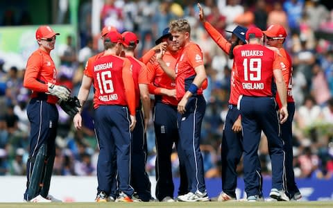 England's Olly Stone celebrates with his teammates after taking the wicket of Niroshan Dickwella - Credit: REUTERS/Dinuka Liyanawatte