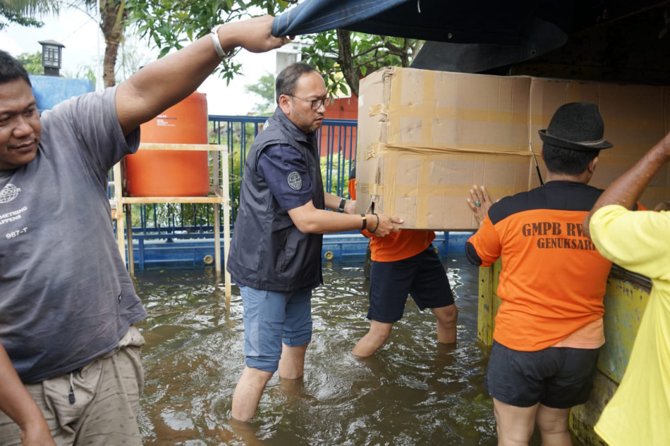 kemensos dirikan dapur umum dan salurkan bantuan logistik untuk korban banjir jateng