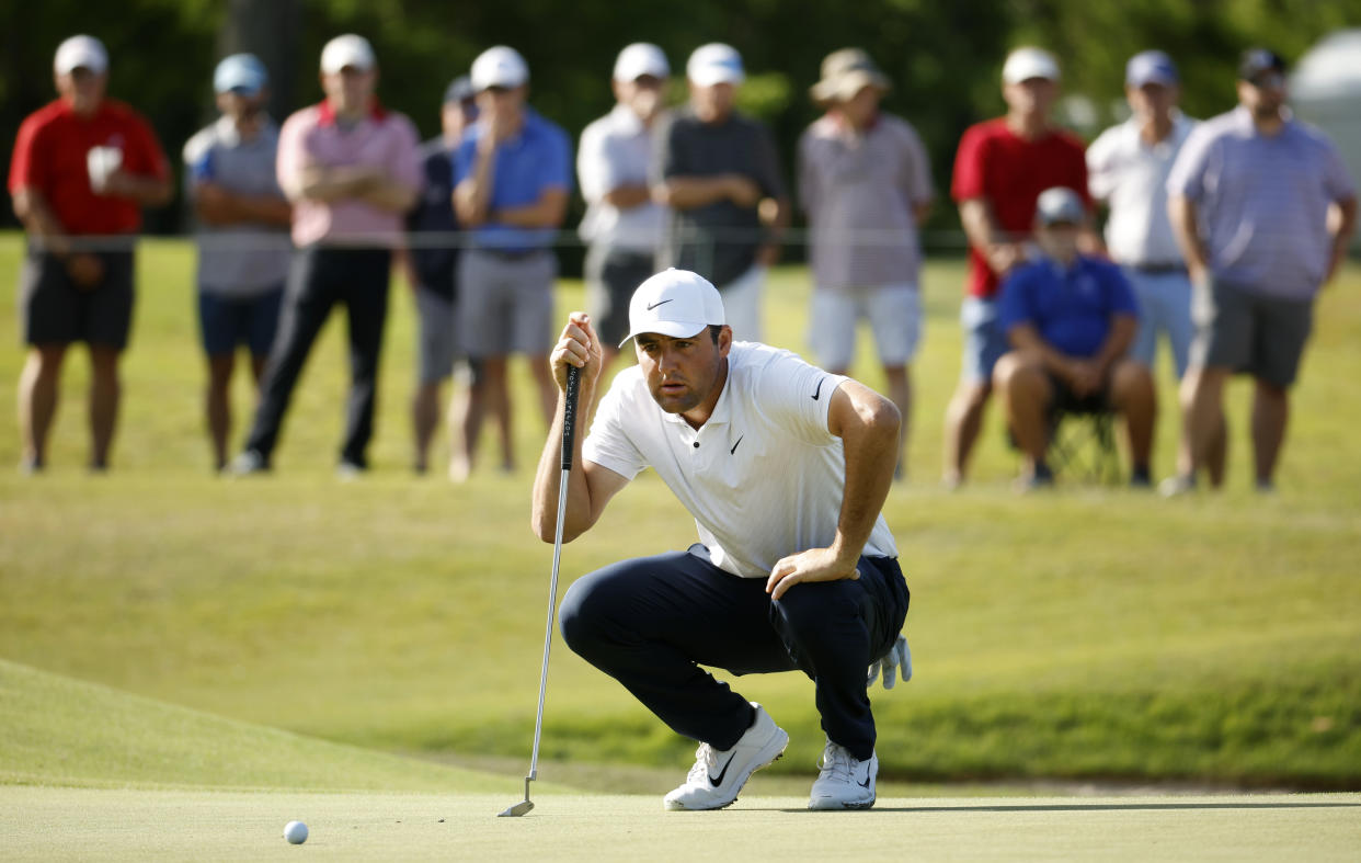 AVONDALE, LOUISIANA - APRIL 22: Scottie Scheffler lines up a putt on the tenth green during the second round of the Zurich Classic of New Orleans at TPC Louisiana on April 22, 2022 in Avondale, Louisiana. (Photo by Chris Graythen/Getty Images)