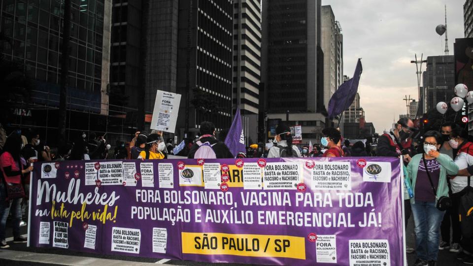 Demonstranten gehen in São Paulo gegen die Corona-Politik des brasilianischen Präsidenten Jair Bolsonaro auf die Straße.