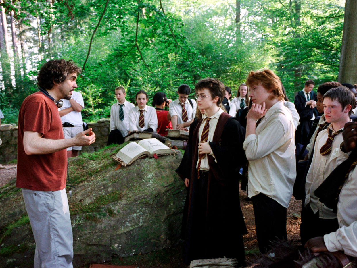 Alfonso Cuaron giving direction to Daniel Radcliffe (Harry Potter) and Rupert Grint (Ron Weasley) on the set of 2004's Prisoner of Azkaban. (Alamy)