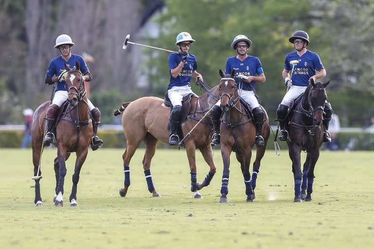 La Dolfina en el Abierto de Tortugas de 2022, certamen en el que no le fue bien; el reciente campeón de Hurlingham es el único equipo que puede ganar la Triple Corona este año, y para eso necesita obtener el segundo torneo de la serie.