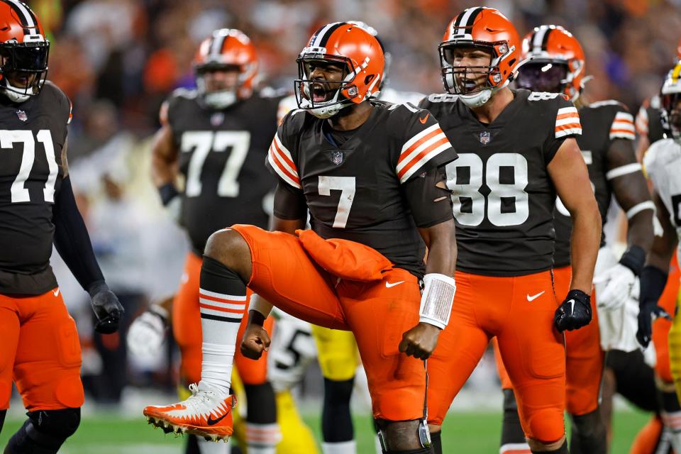 Cleveland Browns quarterback Jacoby Brissett (7) celebrates a first down on a second-half quarterback sneak against the Pittsburgh Steelers.