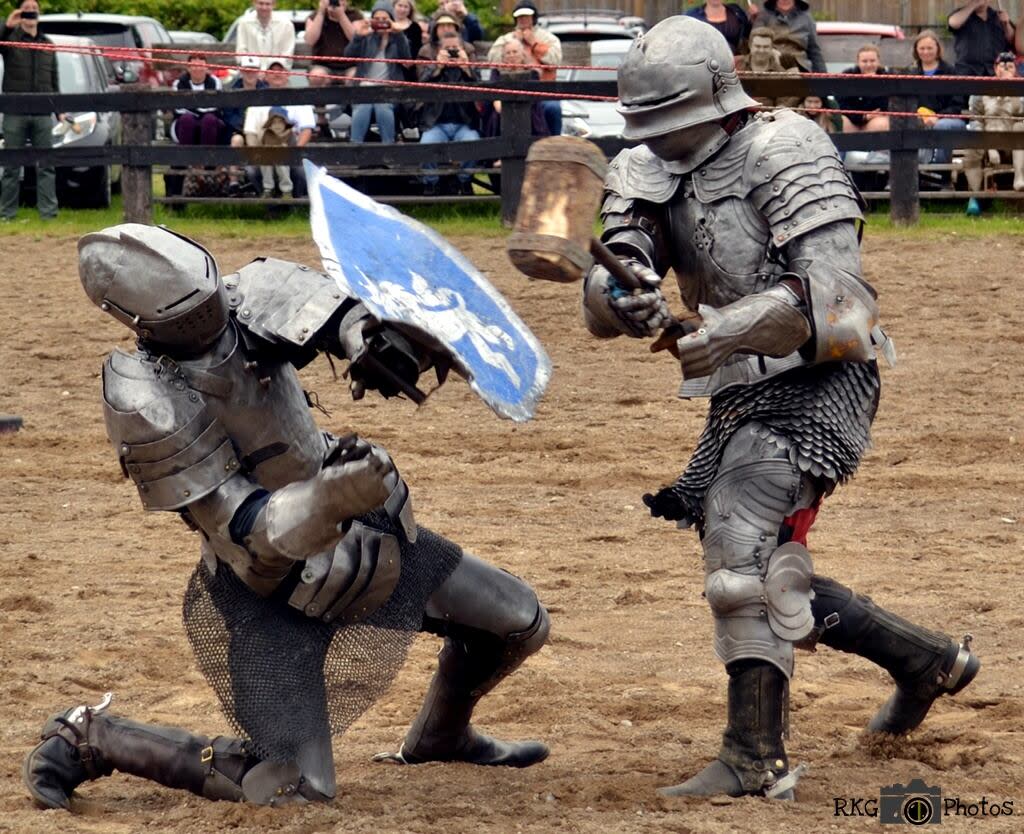 Performers engage in medieval combat in full suits of armour as part of the Oxford Renaissance Festival in 2023.  (supplied by Jana Schilder/RKG Photos - image credit)