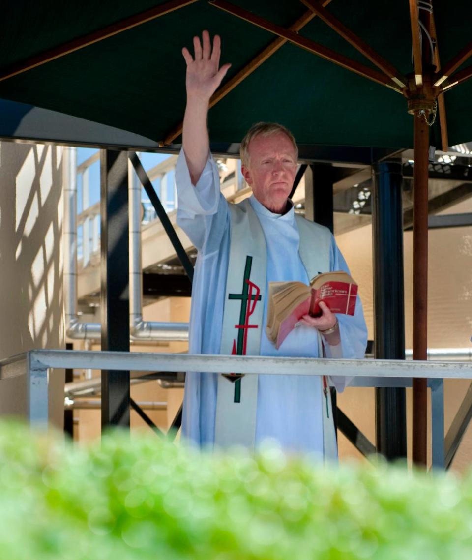 Father Michael Kelly of St. Joachim Parish in Lockeford blesses sauvignon blanc grapes during Lodi’s 31st annual “blessing of the grapes” at Woodbridge Winery in 2010.