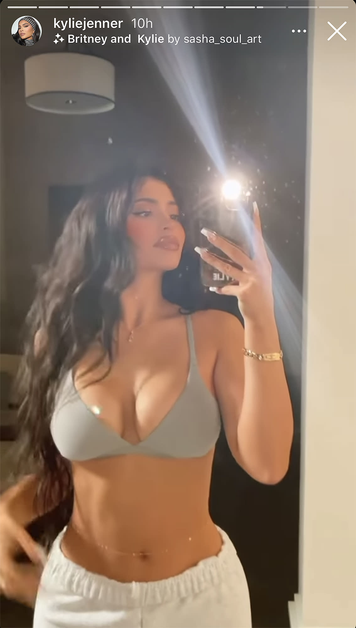 kylie-jenner-bralette