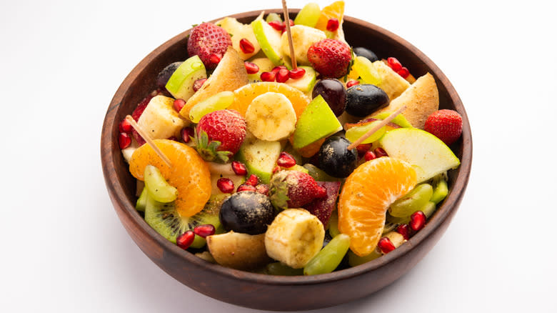 fruit salad with chaat masala