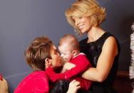 <p>Sylvie Tellier et ses enfants fêtent Noël</p><br>